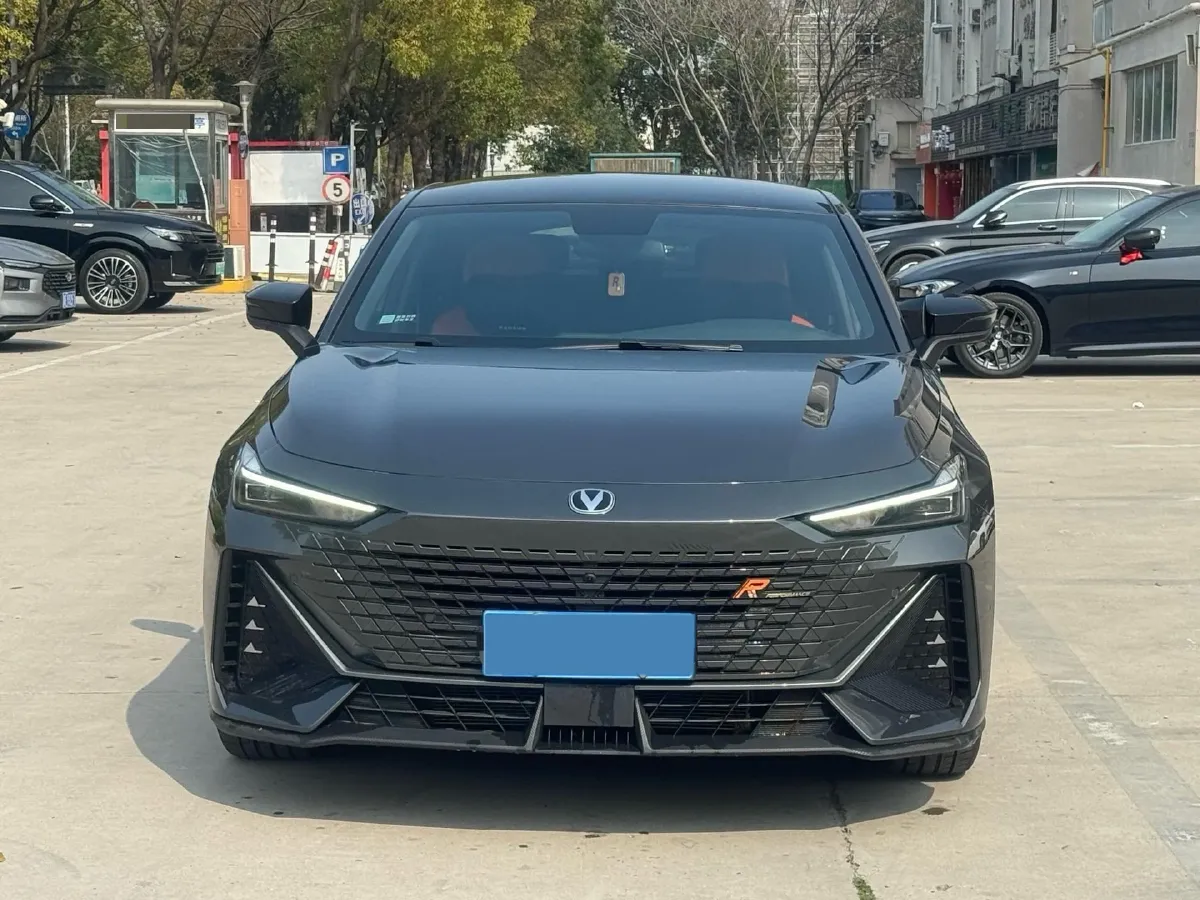 2022 ChangAn UNI-V 1.5T 188HP L4 7DCT,autocango,china used car exporter,china ev exporter,chinese used car exporter,chinese used ev exporter
