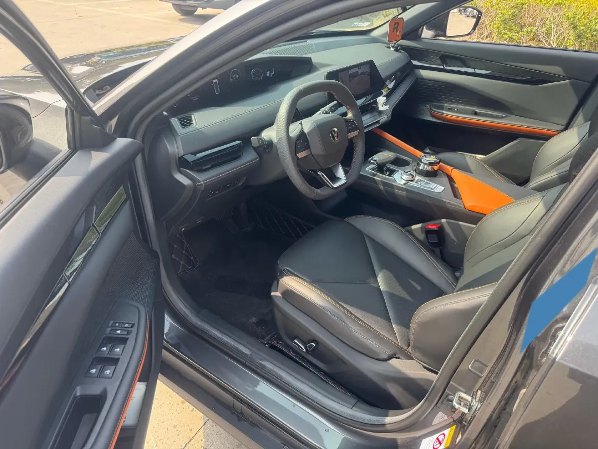 2022 ChangAn UNI-V 1.5T 188HP L4 7DCT,autocango,china used car exporter,china ev exporter,chinese used car exporter,chinese used ev exporter