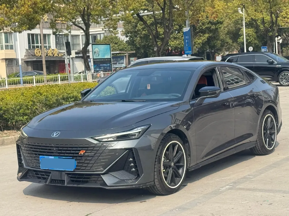 2022 ChangAn UNI-V 1.5T 188HP L4 7DCT,autocango,china used car exporter,china ev exporter,chinese used car exporter,chinese used ev exporter