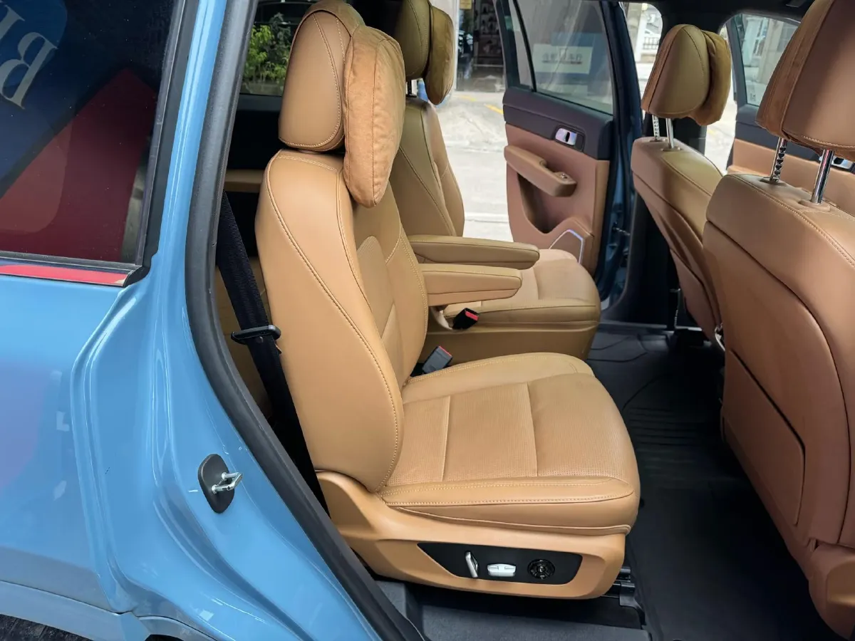 2021 Li ONE Range Extended 131HP REEV 40.5KWH,autocango,china used car exporter,china ev exporter,chinese used car exporter,chinese used ev exporter