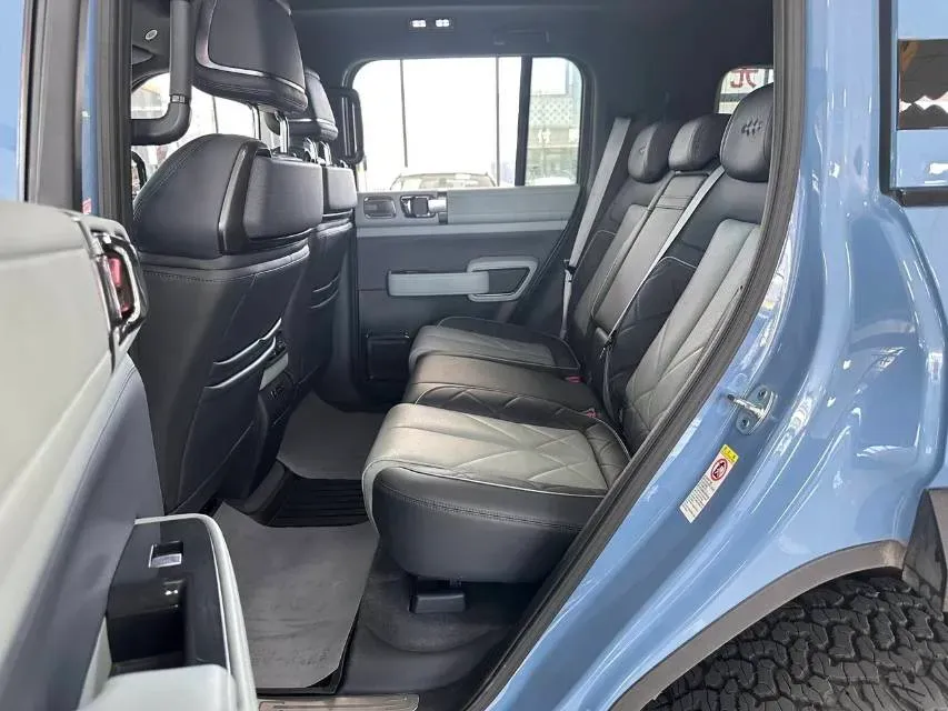 2025 FangChengBao Bao 8 2.0T 245HP L4 E-CVT PHEV 36.8KWH,autocango,china used car exporter,china ev exporter,chinese used car exporter,chinese used ev exporter