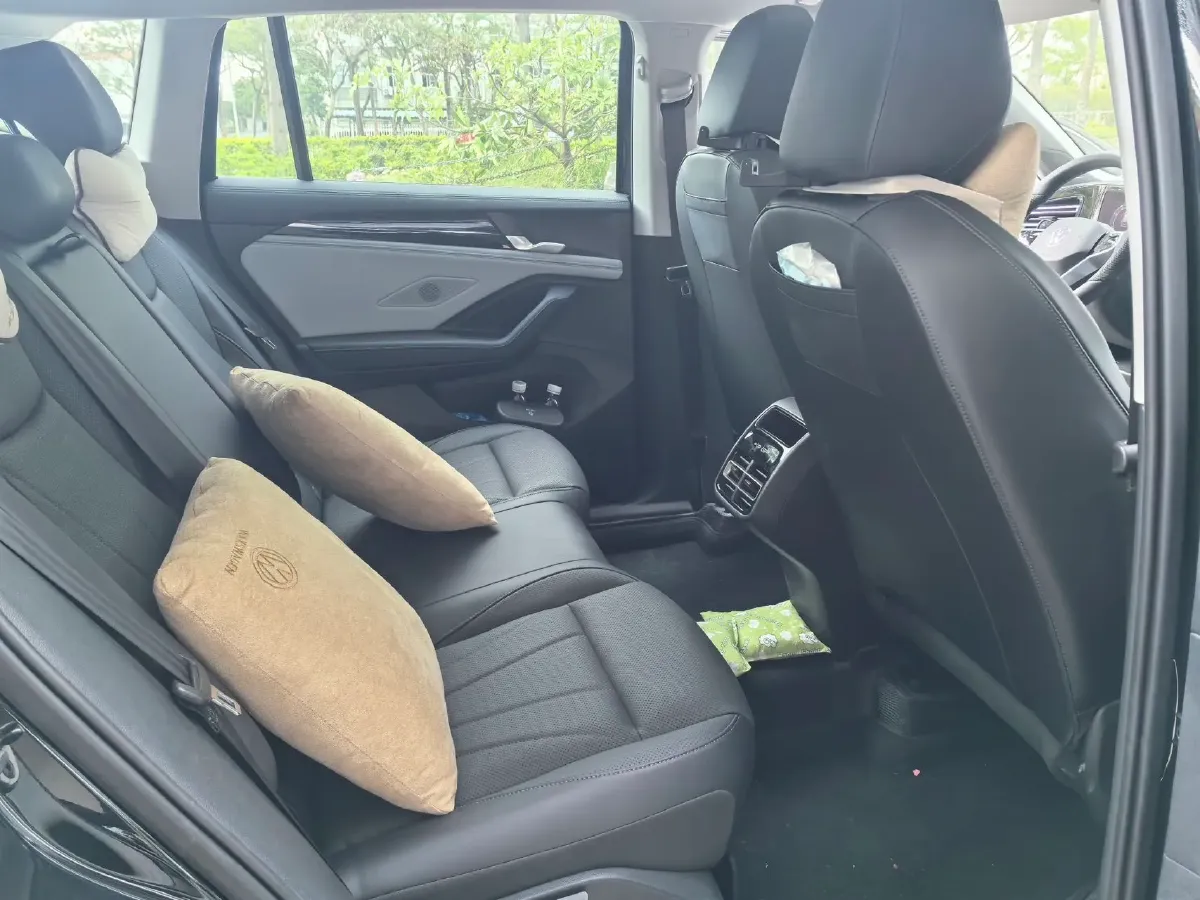 2024 Volkswagen Tiguan L 2.0T 186HP L4 7DCT,autocango,china used car exporter,china ev exporter,chinese used car exporter,chinese used ev exporter