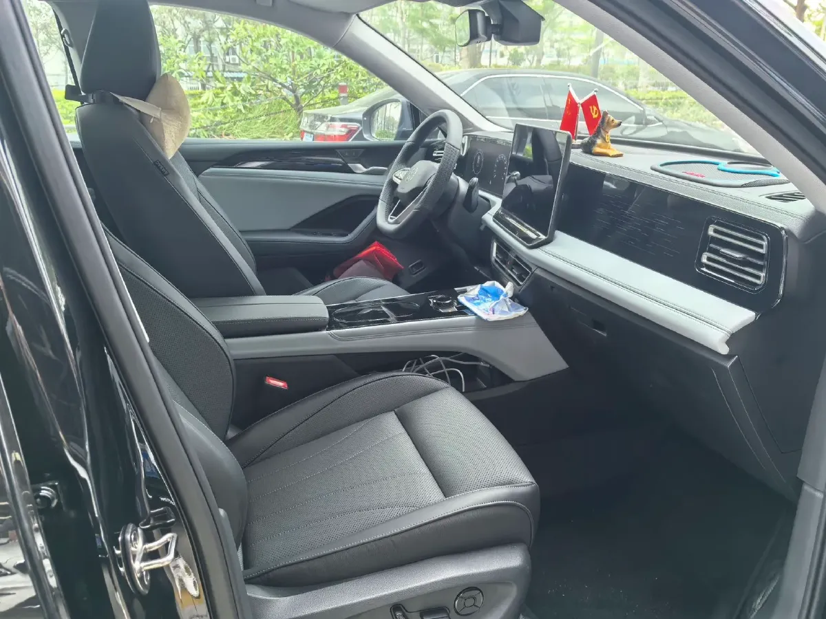 2024 Volkswagen Tiguan L 2.0T 186HP L4 7DCT,autocango,china used car exporter,china ev exporter,chinese used car exporter,chinese used ev exporter