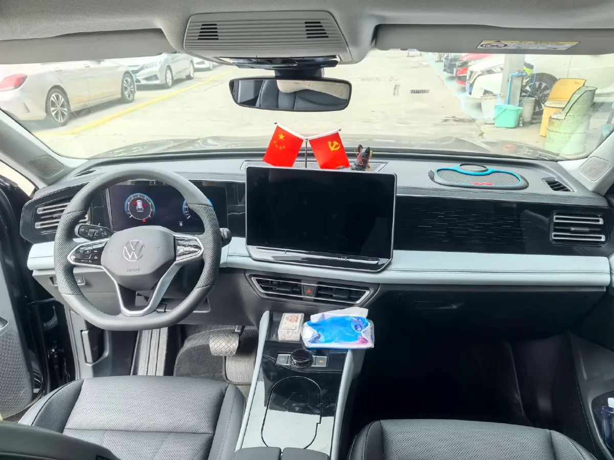 2024 Volkswagen Tiguan L 2.0T 186HP L4 7DCT,autocango,china used car exporter,china ev exporter,chinese used car exporter,chinese used ev exporter