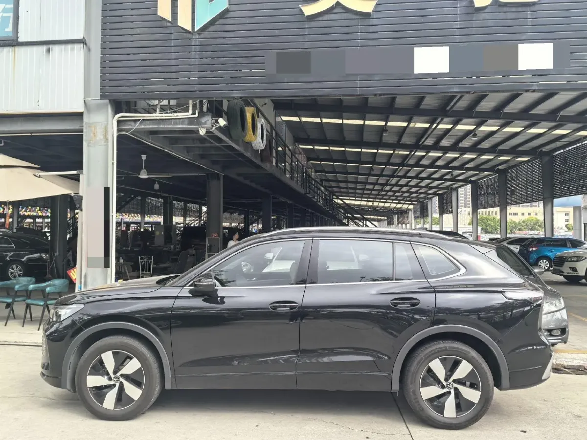 2024 Volkswagen Tiguan L 2.0T 186HP L4 7DCT,autocango,china used car exporter,china ev exporter,chinese used car exporter,chinese used ev exporter