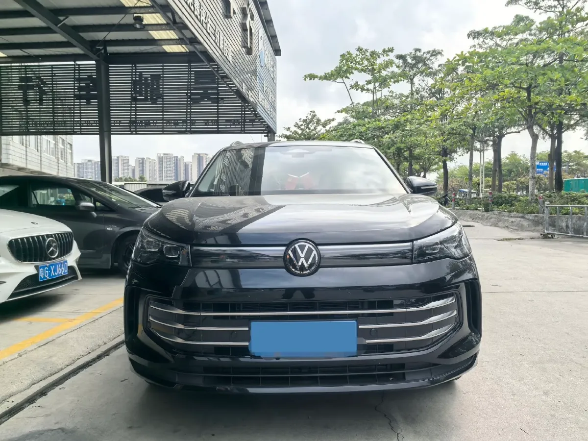 2024 Volkswagen Tiguan L 2.0T 186HP L4 7DCT,autocango,china used car exporter,china ev exporter,chinese used car exporter,chinese used ev exporter