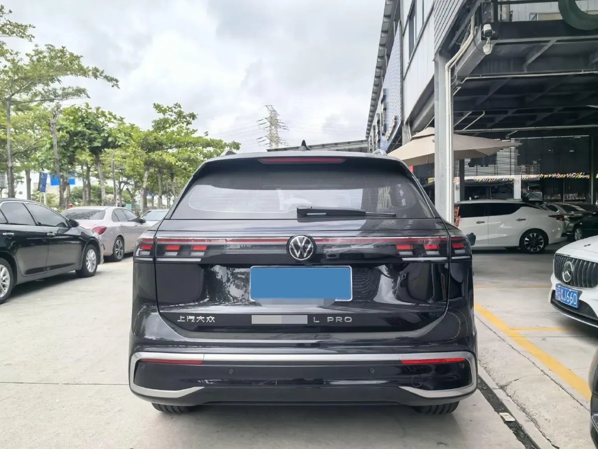 2024 Volkswagen Tiguan L 2.0T 186HP L4 7DCT,autocango,china used car exporter,china ev exporter,chinese used car exporter,chinese used ev exporter