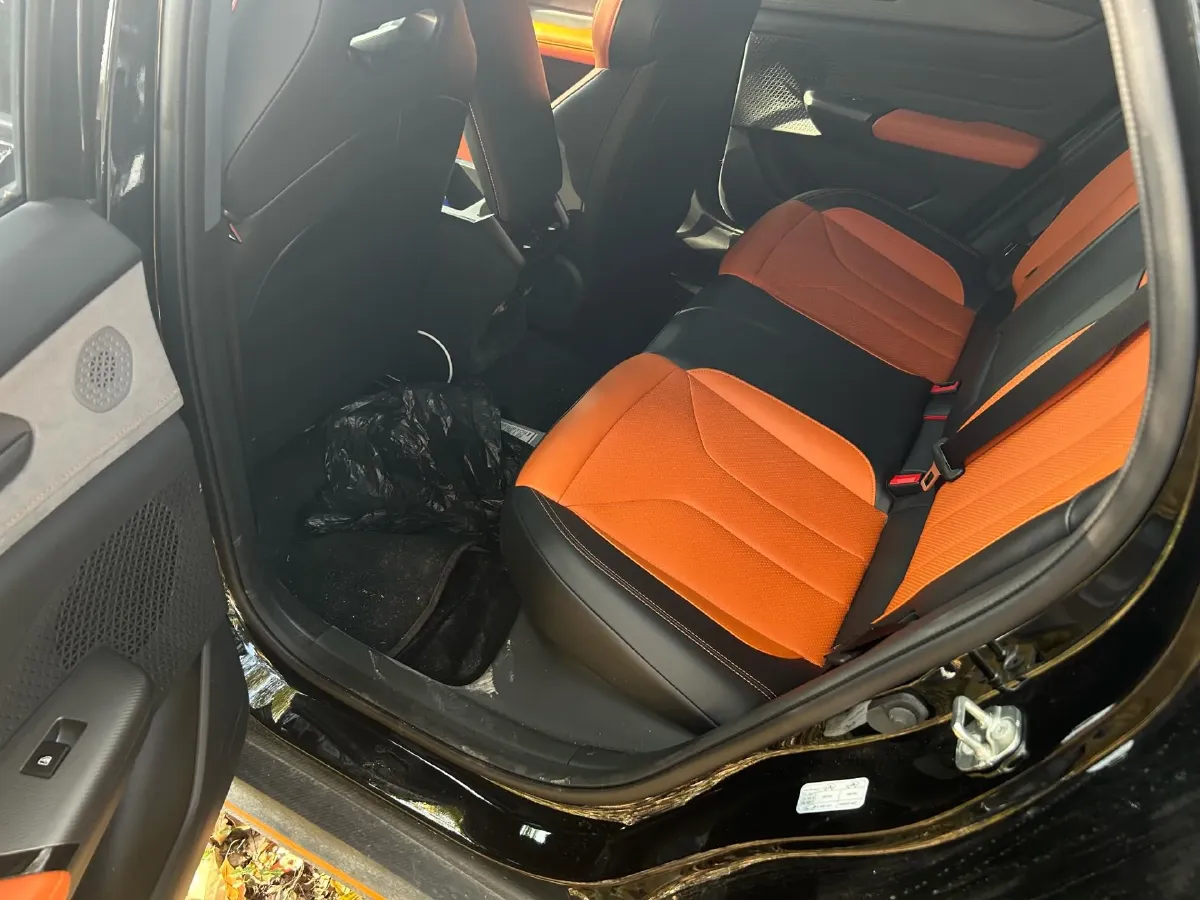 2025 ChangAn UNI-V 2.0T 245HP L4 8AT,autocango,china used car exporter,china ev exporter,chinese used car exporter,chinese used ev exporter