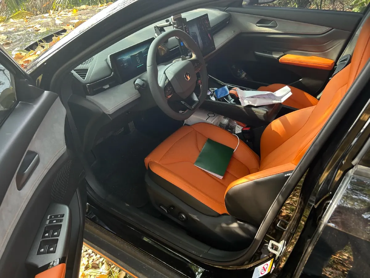 2025 ChangAn UNI-V 2.0T 245HP L4 8AT,autocango,china used car exporter,china ev exporter,chinese used car exporter,chinese used ev exporter