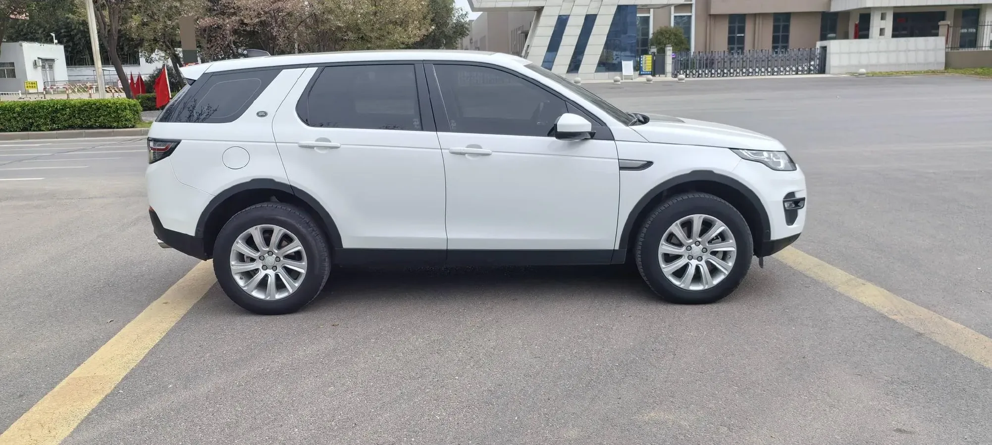 2018 Land Rover Discovery Sport 2.0T 241HP L4 9AT,autocango,china used car exporter,china ev exporter,chinese used car exporter,chinese used ev exporter