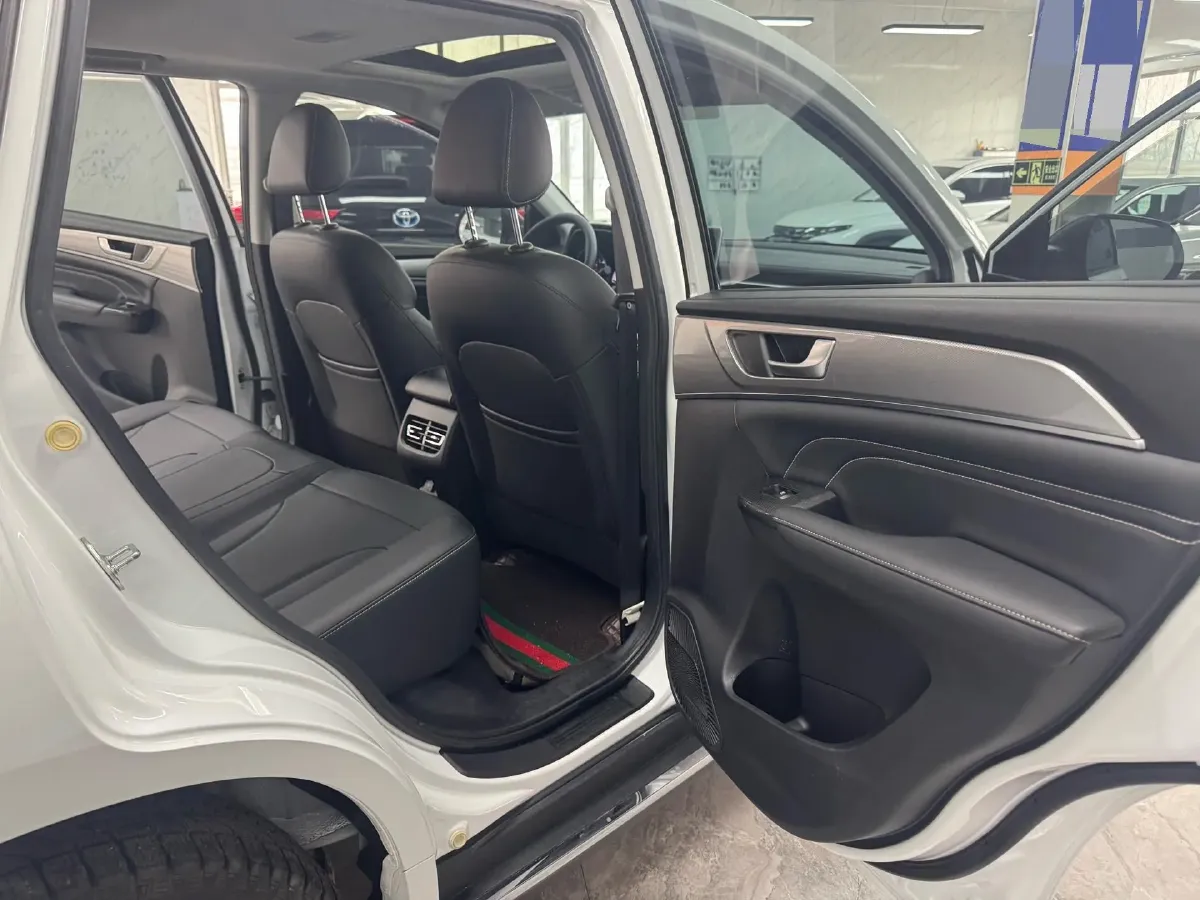 2023 Haval M6 1.5T 150HP L4 7DCT,autocango,china used car exporter,china ev exporter,chinese used car exporter,chinese used ev exporter