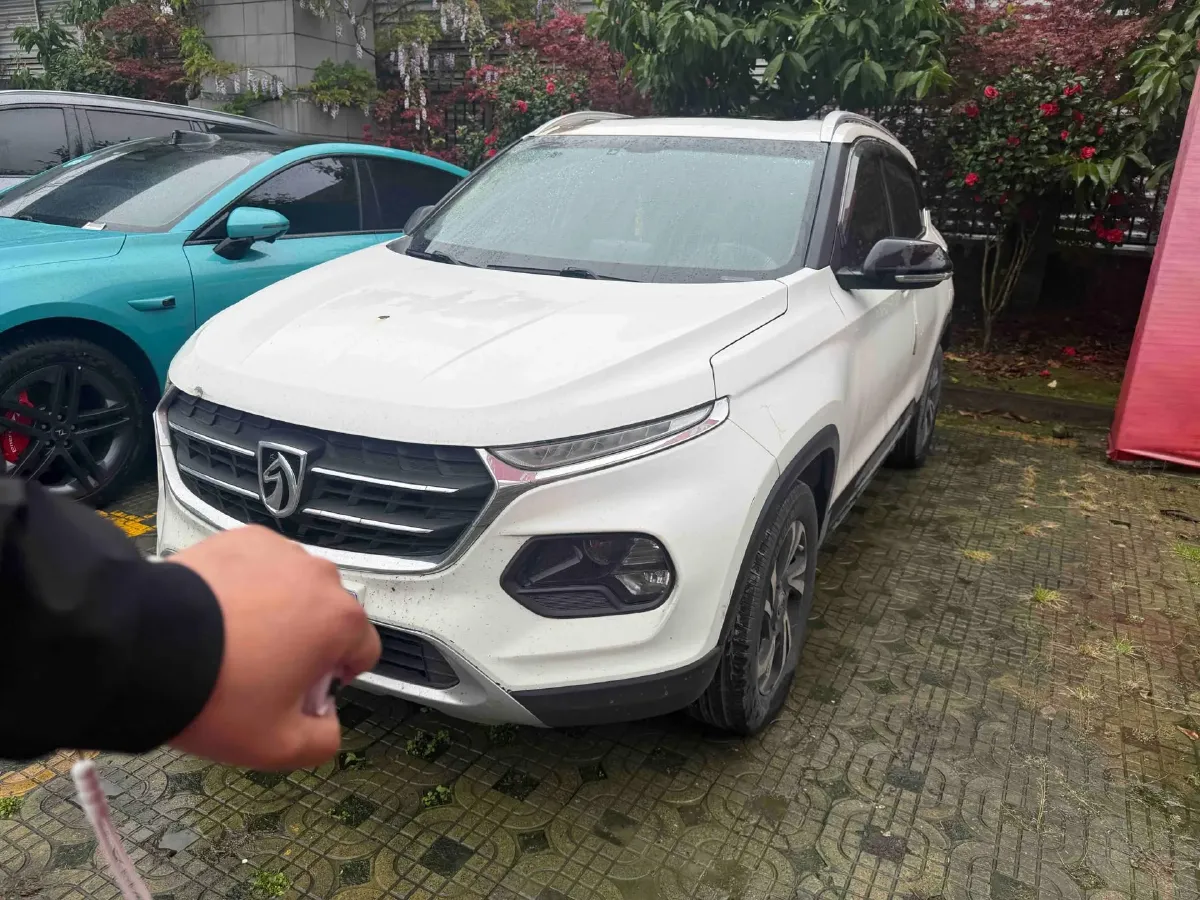 2017 BaoJun 310W 1.5L 105HP L4 6MT,autocango,china used car exporter,china ev exporter,chinese used car exporter,chinese used ev exporter