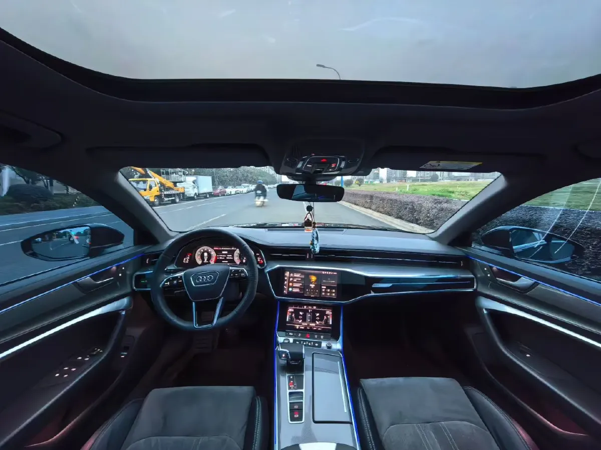 2021 Audi A6L 2.0T 190HP L4 7DCT,autocango,china used car exporter,china ev exporter,chinese used car exporter,chinese used ev exporter