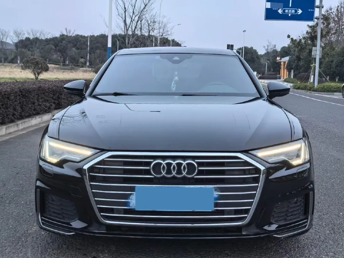 2021 Audi A6L 2.0T 190HP L4 7DCT,autocango,china used car exporter,china ev exporter,chinese used car exporter,chinese used ev exporter