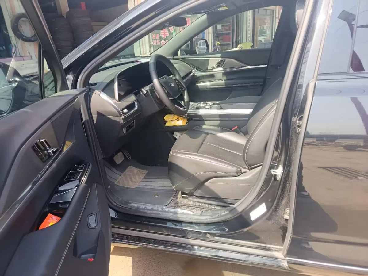 2025 Cadillac XT5 2.0T 237HP L4 9AT,autocango,china used car exporter,china ev exporter,chinese used car exporter,chinese used ev exporter