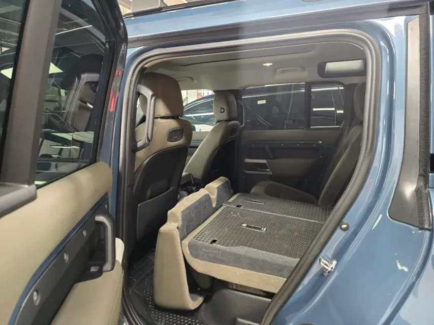 2020 Land Rover Defender 3.0T 400HP L6 8AT,autocango,china used car exporter,china ev exporter,chinese used car exporter,chinese used ev exporter