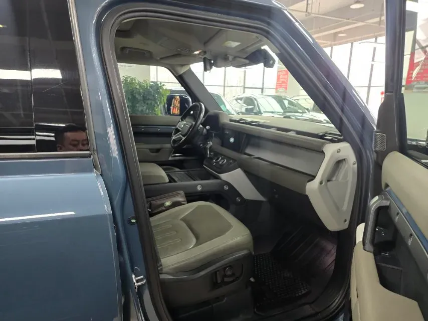 2020 Land Rover Defender 3.0T 400HP L6 8AT,autocango,china used car exporter,china ev exporter,chinese used car exporter,chinese used ev exporter