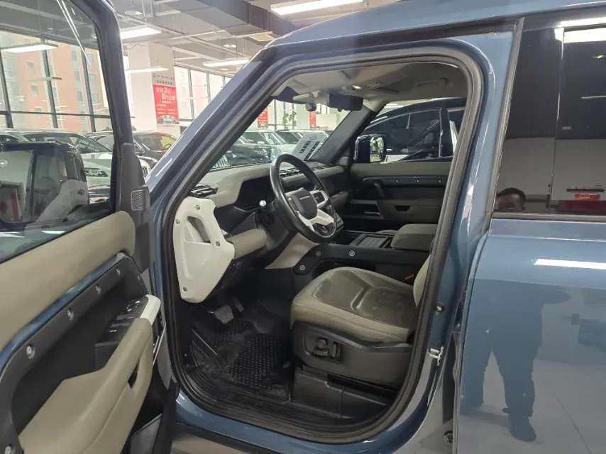 2020 Land Rover Defender 3.0T 400HP L6 8AT,autocango,china used car exporter,china ev exporter,chinese used car exporter,chinese used ev exporter