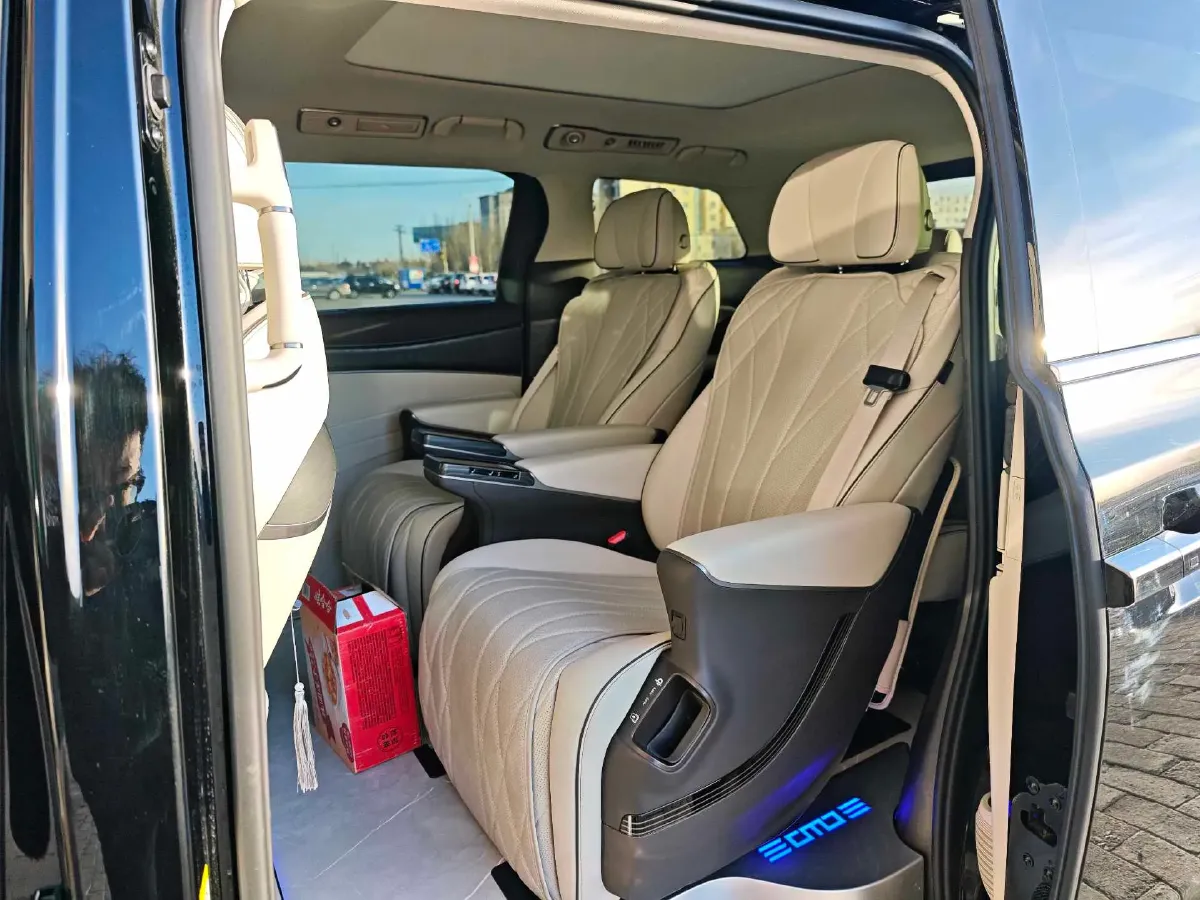 2024 Denza D9 1.5T 139HP L4 E-CVT PHEV 40KWH,autocango,china used car exporter,china ev exporter,chinese used car exporter,chinese used ev exporter