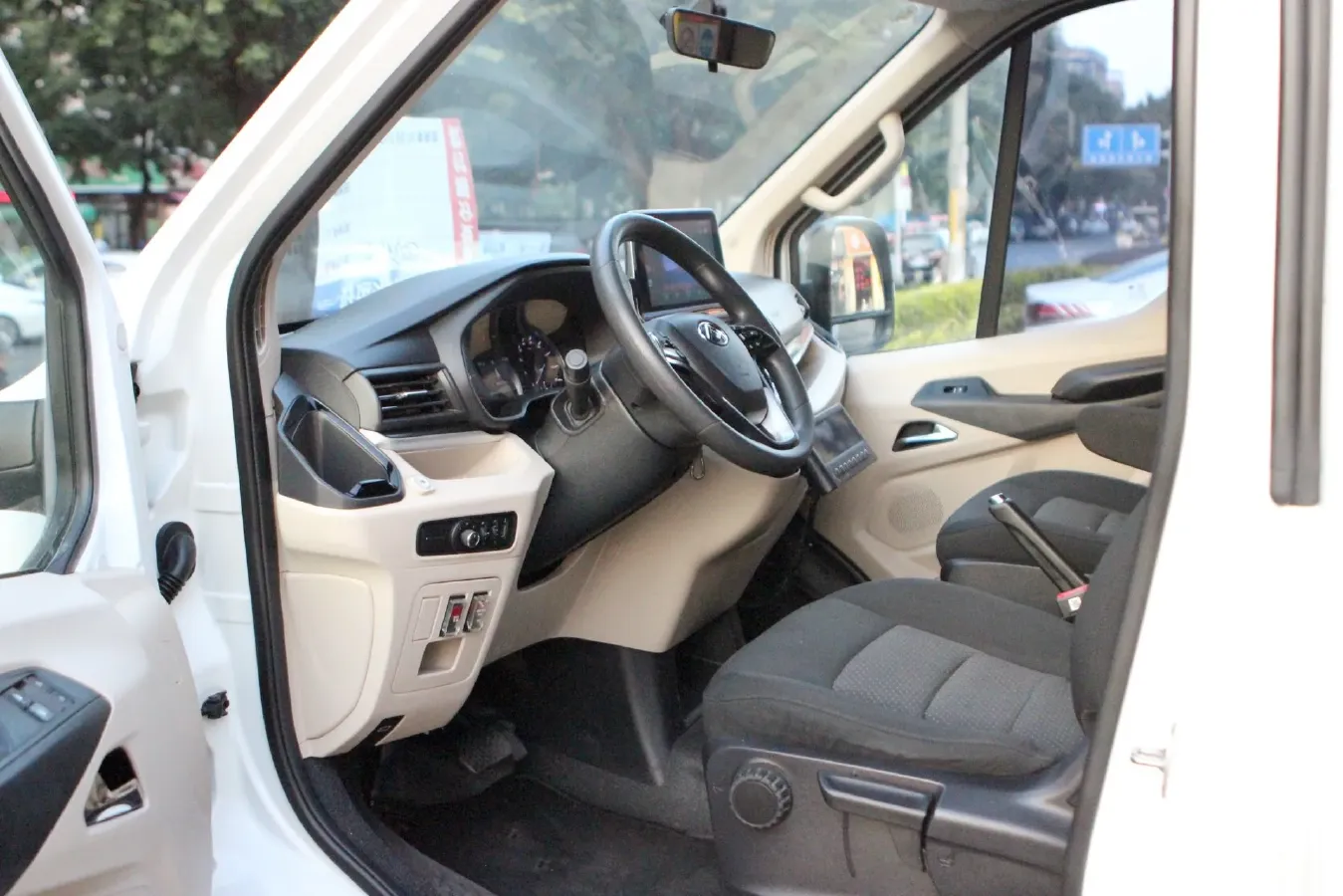 2022 MAXUS XinTu V90 2.0T 150HP L4 6AT,autocango,china used car exporter,china ev exporter,chinese used car exporter,chinese used ev exporter