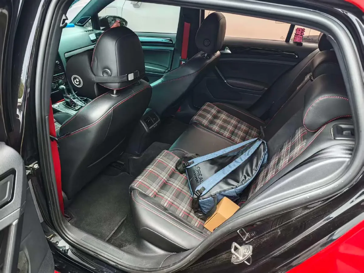 2018 Volkswagen GolfGTI 2.0T 220HP L4 7DCT,autocango,china used car exporter,china ev exporter,chinese used car exporter,chinese used ev exporter