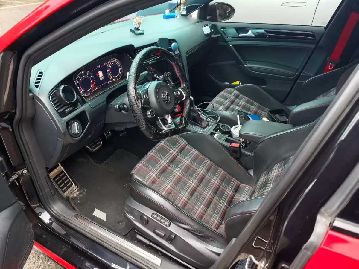 2018 Volkswagen GolfGTI 2.0T 220HP L4 7DCT,autocango,china used car exporter,china ev exporter,chinese used car exporter,chinese used ev exporter