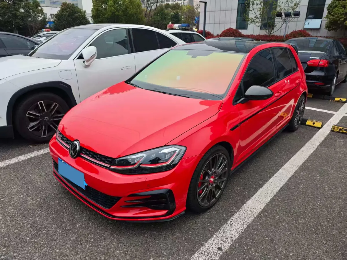 2018 Volkswagen GolfGTI 2.0T 220HP L4 7DCT,autocango,china used car exporter,china ev exporter,chinese used car exporter,chinese used ev exporter