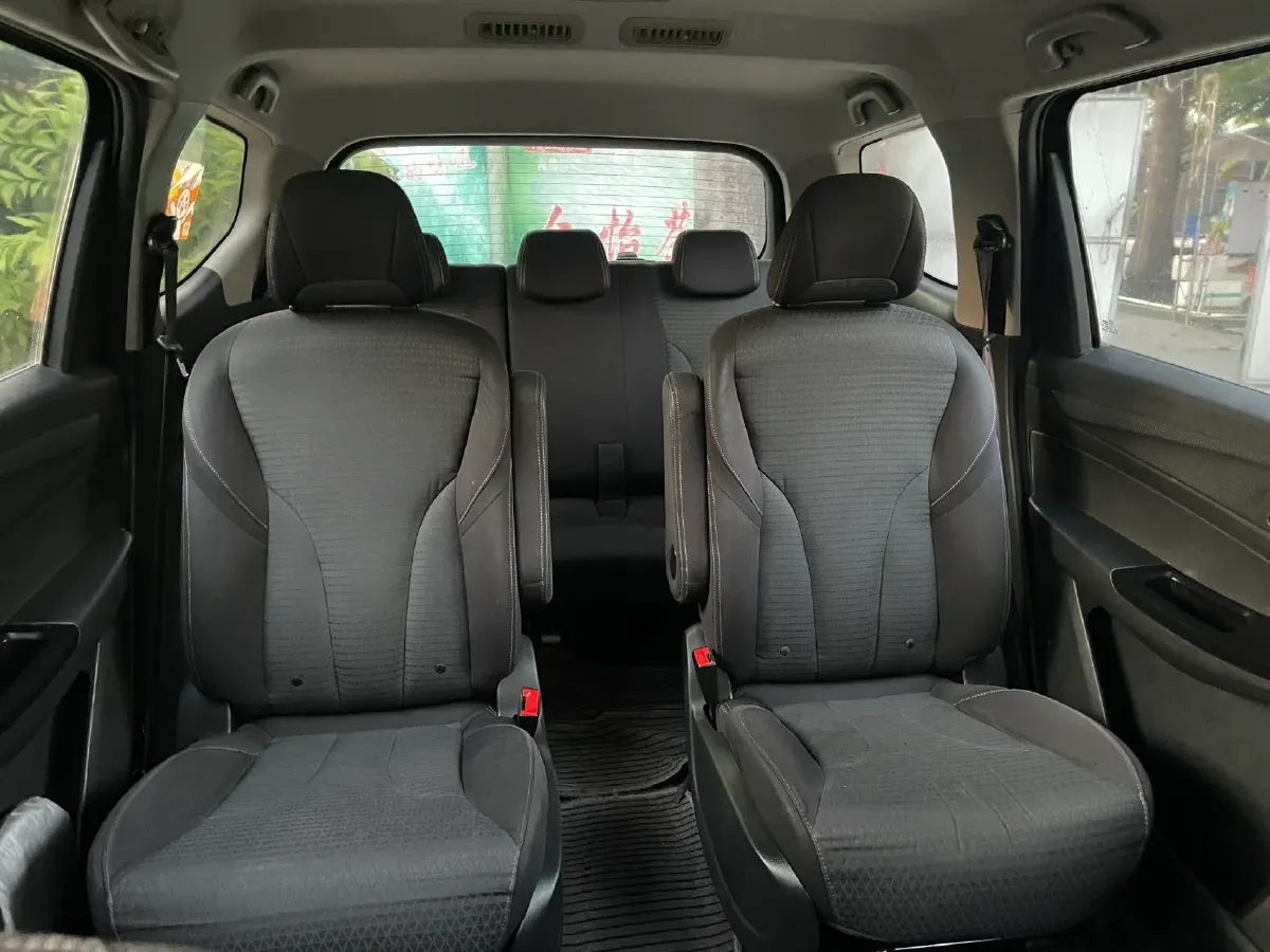 2019 BaoJun 730 1.5L 112HP L4 6MT,autocango,china used car exporter,china ev exporter,chinese used car exporter,chinese used ev exporter