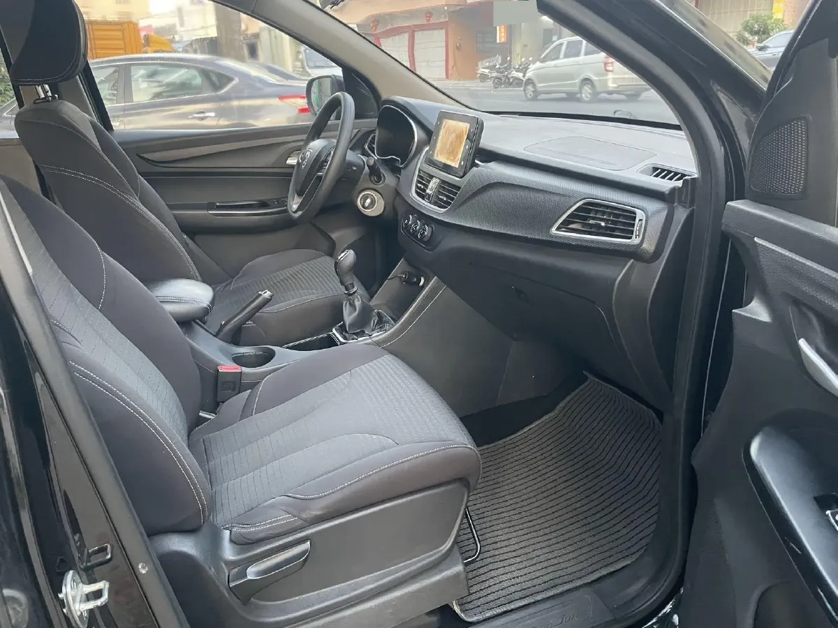 2019 BaoJun 730 1.5L 112HP L4 6MT,autocango,china used car exporter,china ev exporter,chinese used car exporter,chinese used ev exporter