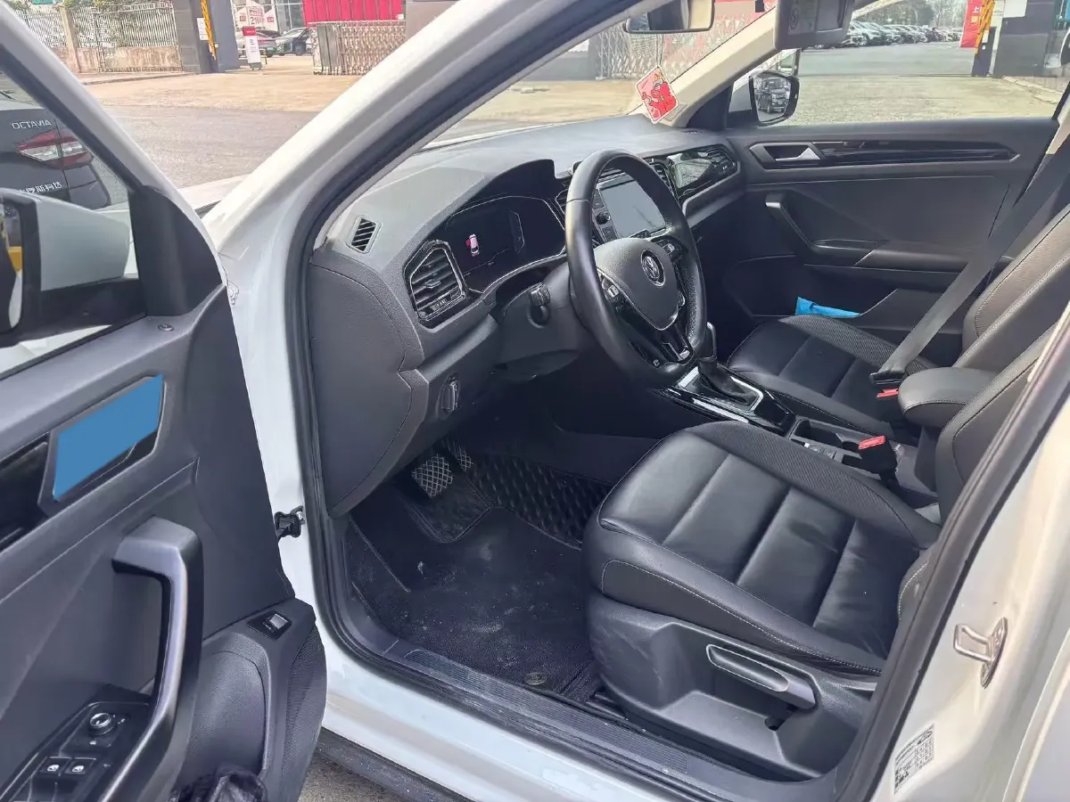 2020 Volkswagen T-Roc 1.4T 150HP L4 7DCT,autocango,china used car exporter,china ev exporter,chinese used car exporter,chinese used ev exporter