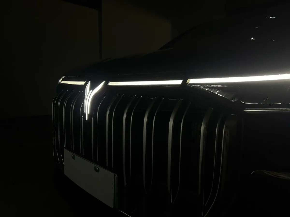 2022 Voyah Dream 1.5T 136HP L4 PHEV 25.57KWH,autocango,china used car exporter,china ev exporter,chinese used car exporter,chinese used ev exporter