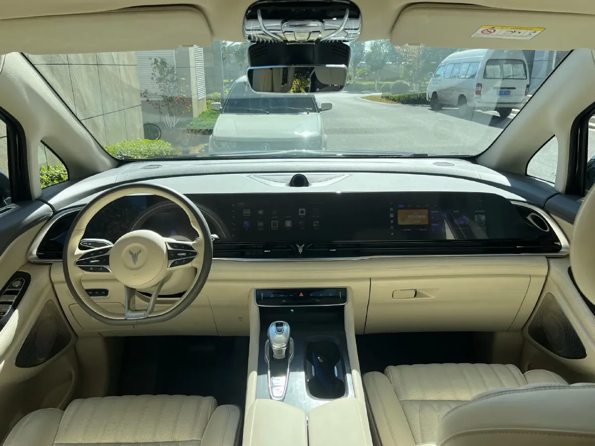 2022 Voyah Dream 1.5T 136HP L4 PHEV 25.57KWH,autocango,china used car exporter,china ev exporter,chinese used car exporter,chinese used ev exporter