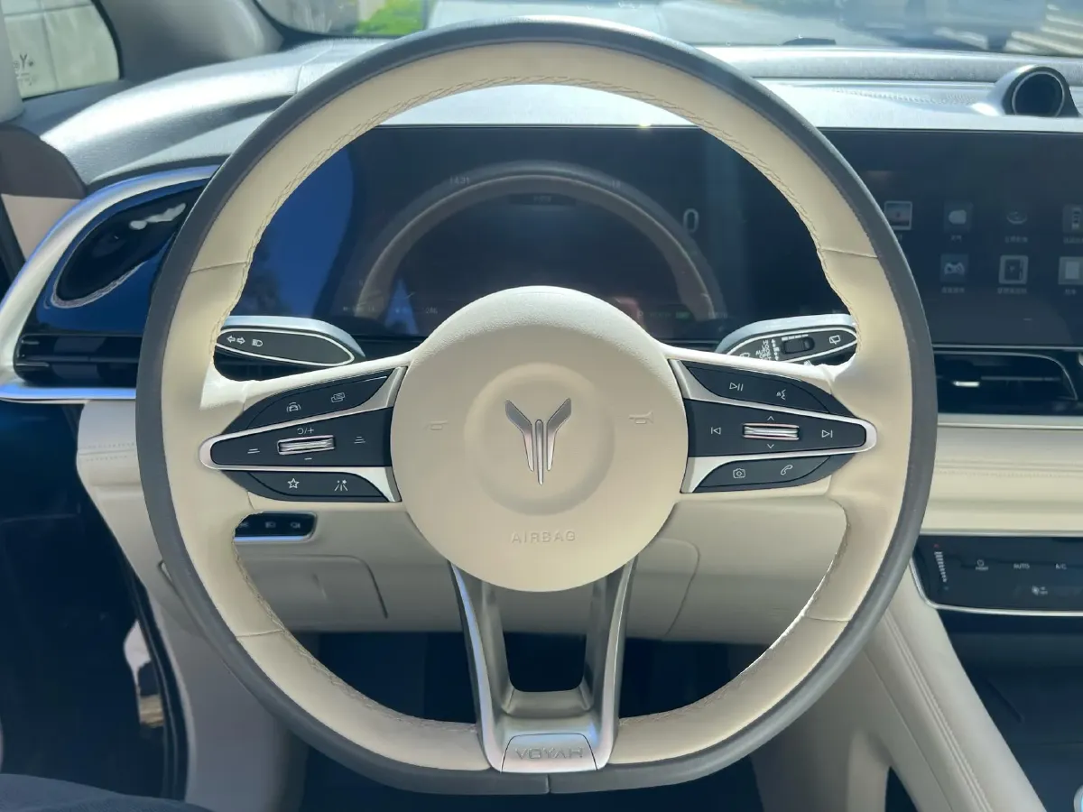 2022 Voyah Dream 1.5T 136HP L4 PHEV 25.57KWH,autocango,china used car exporter,china ev exporter,chinese used car exporter,chinese used ev exporter