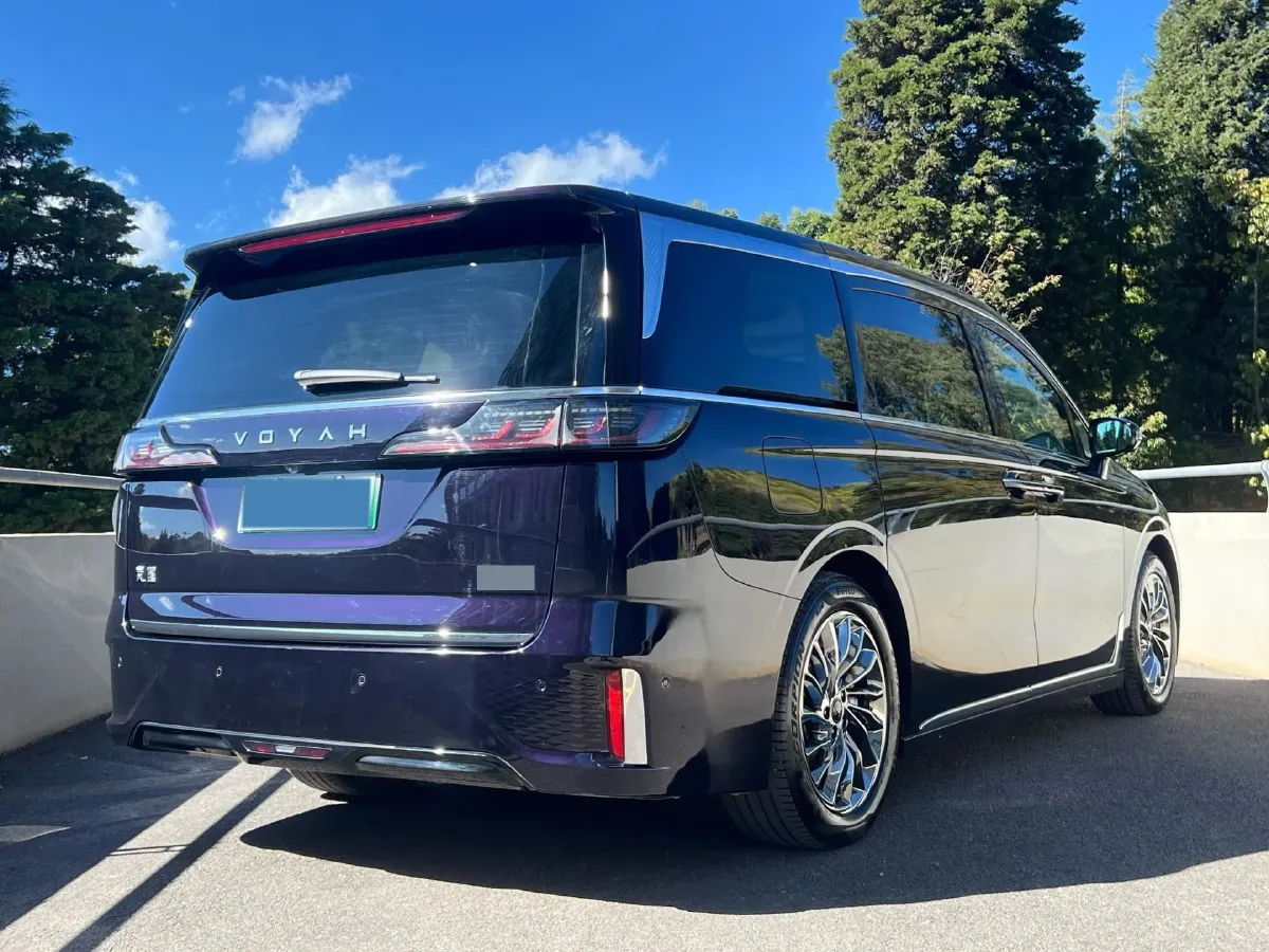 2022 Voyah Dream 1.5T 136HP L4 PHEV 25.57KWH,autocango,china used car exporter,china ev exporter,chinese used car exporter,chinese used ev exporter