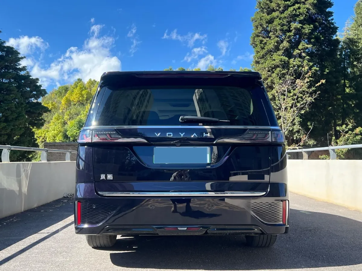 2022 Voyah Dream 1.5T 136HP L4 PHEV 25.57KWH,autocango,china used car exporter,china ev exporter,chinese used car exporter,chinese used ev exporter