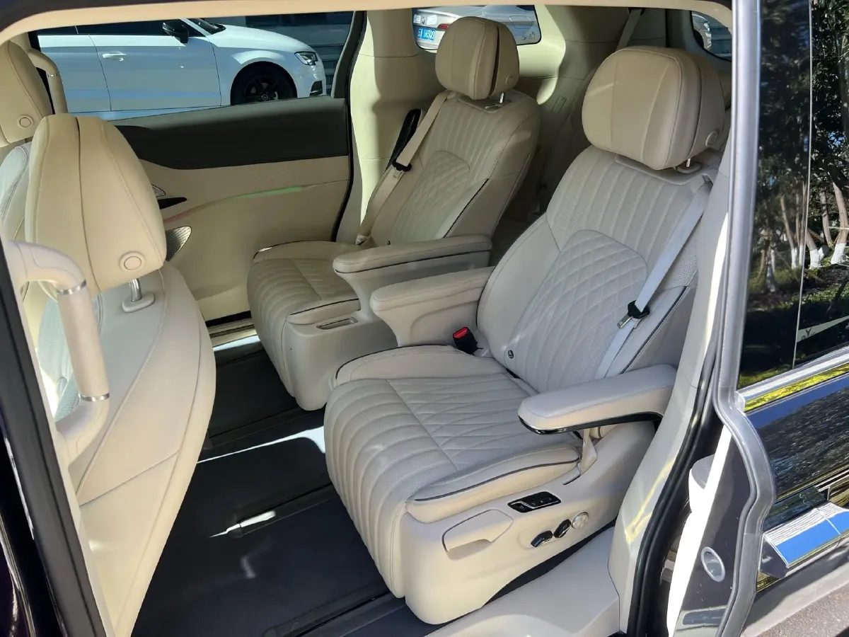 2022 Voyah Dream 1.5T 136HP L4 PHEV 25.57KWH,autocango,china used car exporter,china ev exporter,chinese used car exporter,chinese used ev exporter