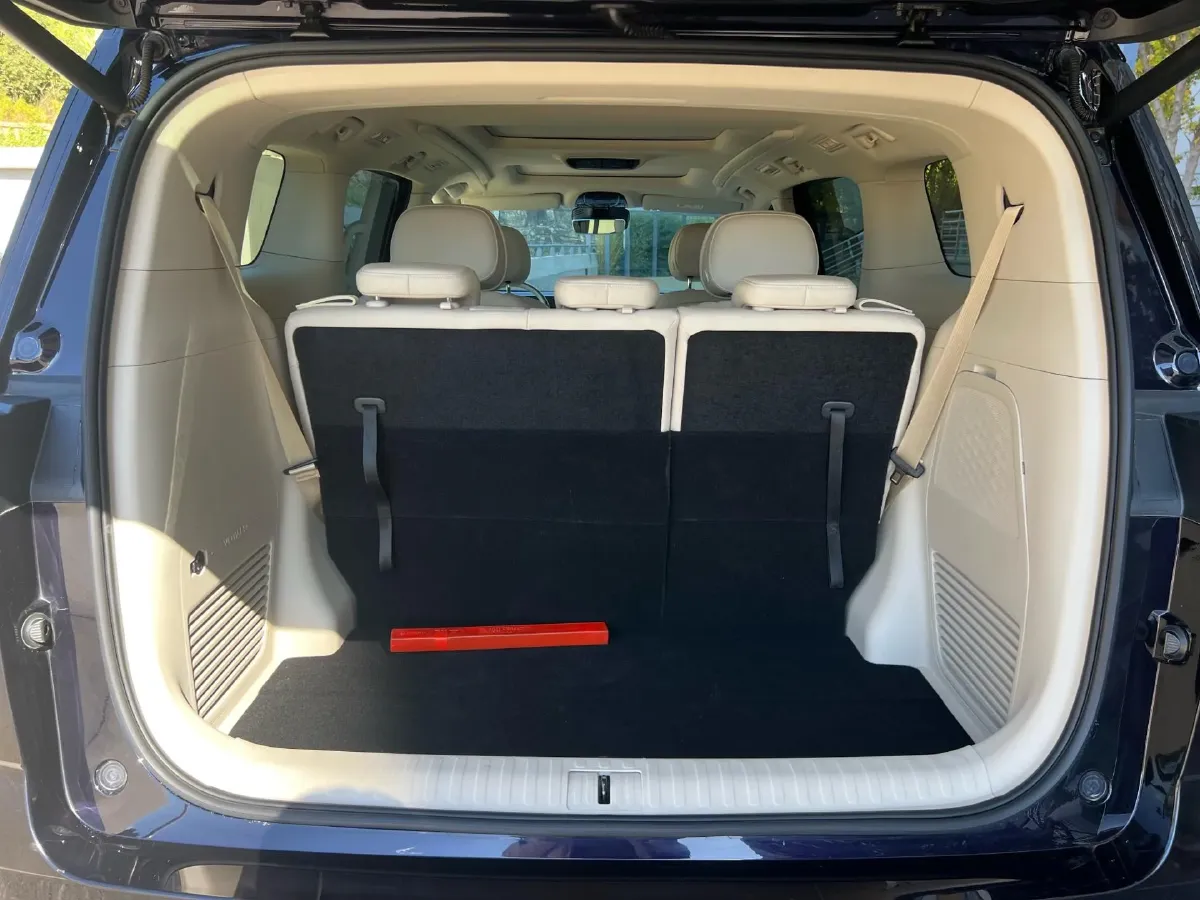 2022 Voyah Dream 1.5T 136HP L4 PHEV 25.57KWH,autocango,china used car exporter,china ev exporter,chinese used car exporter,chinese used ev exporter