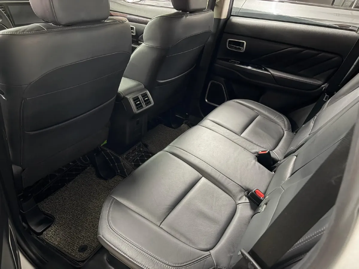 2019 Mitsubishi Outlander 2.0L 166HP L4 CVT,autocango,china used car exporter,china ev exporter,chinese used car exporter,chinese used ev exporter