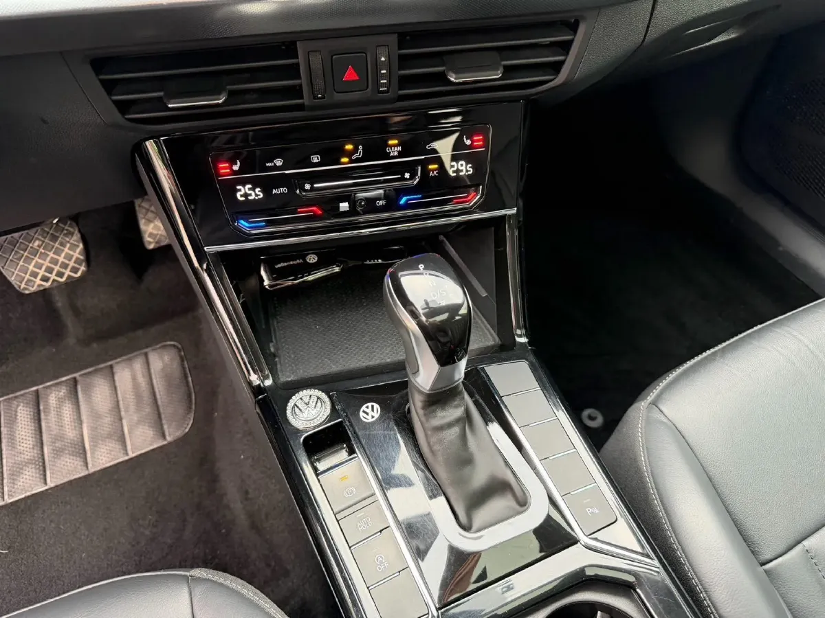 2023 Volkswagen Passat 1.4T 150HP L4 7DCT,autocango,china used car exporter,china ev exporter,chinese used car exporter,chinese used ev exporter