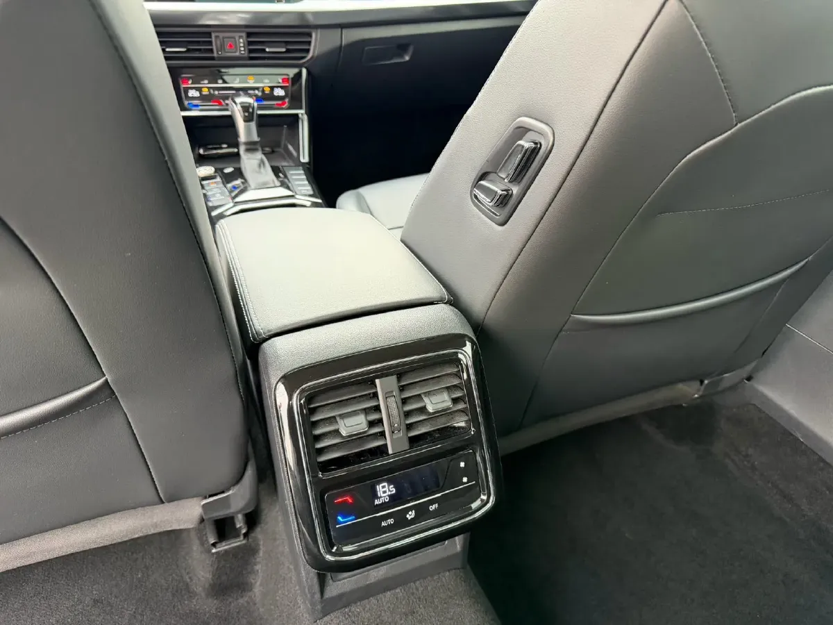 2023 Volkswagen Passat 1.4T 150HP L4 7DCT,autocango,china used car exporter,china ev exporter,chinese used car exporter,chinese used ev exporter