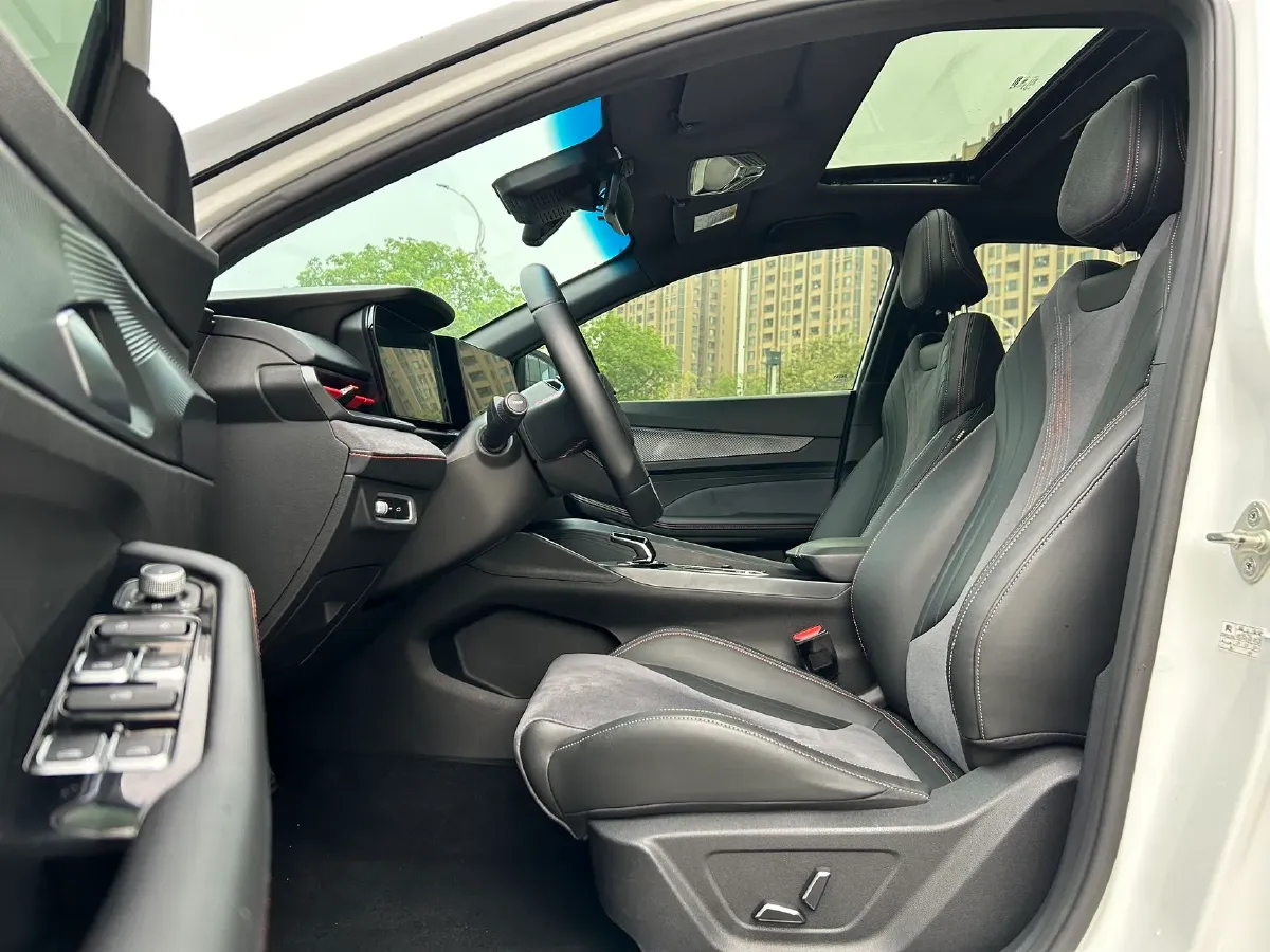 2022 Geely Binray 1.5T 181HP L4 7DCT,autocango,china used car exporter,china ev exporter,chinese used car exporter,chinese used ev exporter