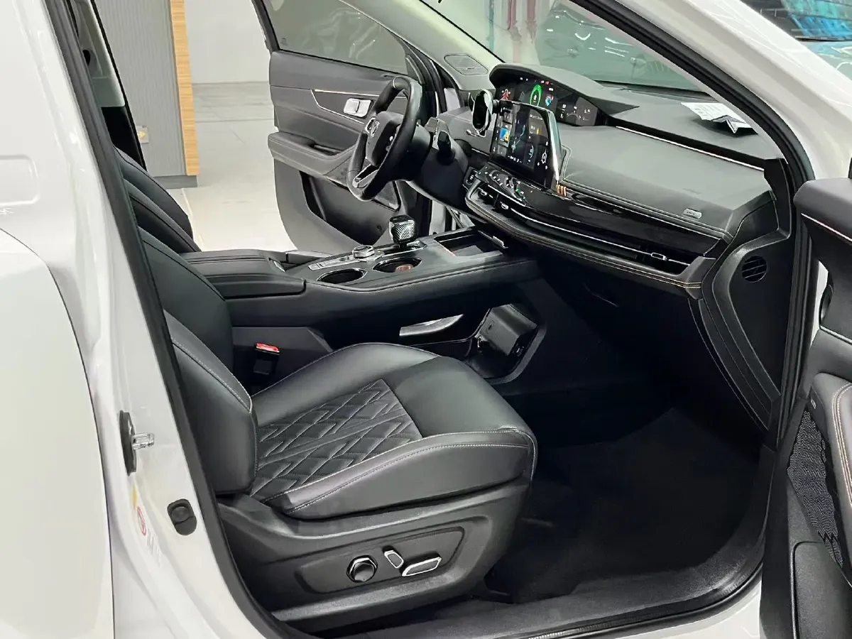 2021 ChangAn UNI-K 2.0T 233HP L4 8AT,autocango,china used car exporter,china ev exporter,chinese used car exporter,chinese used ev exporter