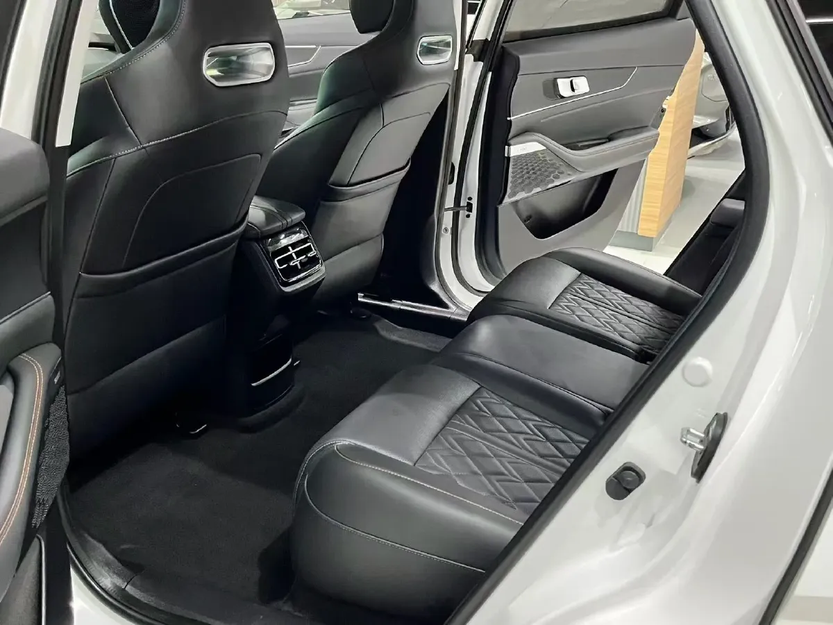 2021 ChangAn UNI-K 2.0T 233HP L4 8AT,autocango,china used car exporter,china ev exporter,chinese used car exporter,chinese used ev exporter