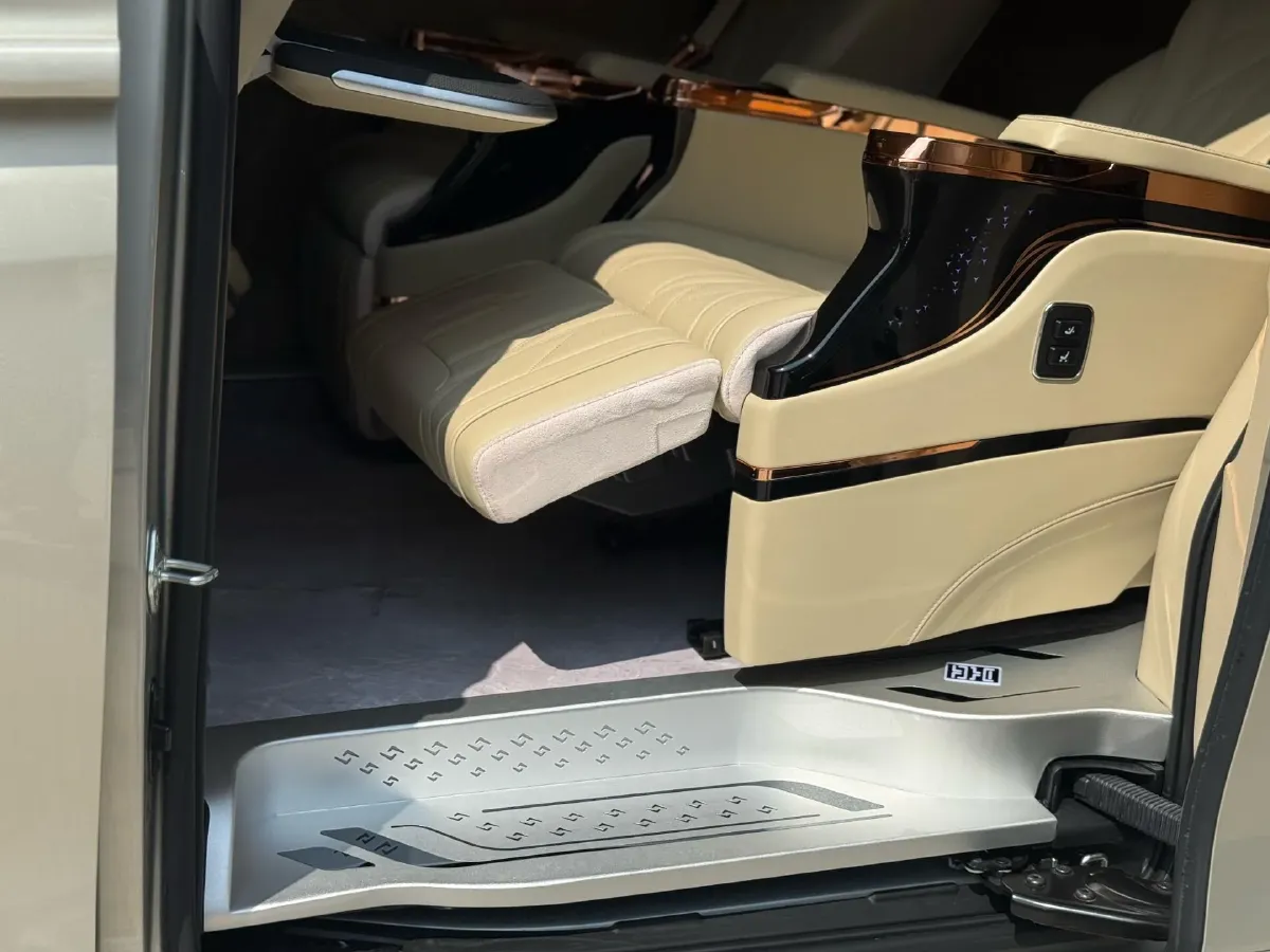 2022 Buick GL8 2.0T 237HP L4 9AT,autocango,china used car exporter,china ev exporter,chinese used car exporter,chinese used ev exporter