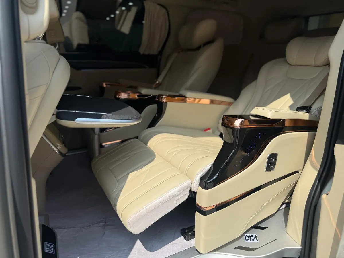 2022 Buick GL8 2.0T 237HP L4 9AT,autocango,china used car exporter,china ev exporter,chinese used car exporter,chinese used ev exporter