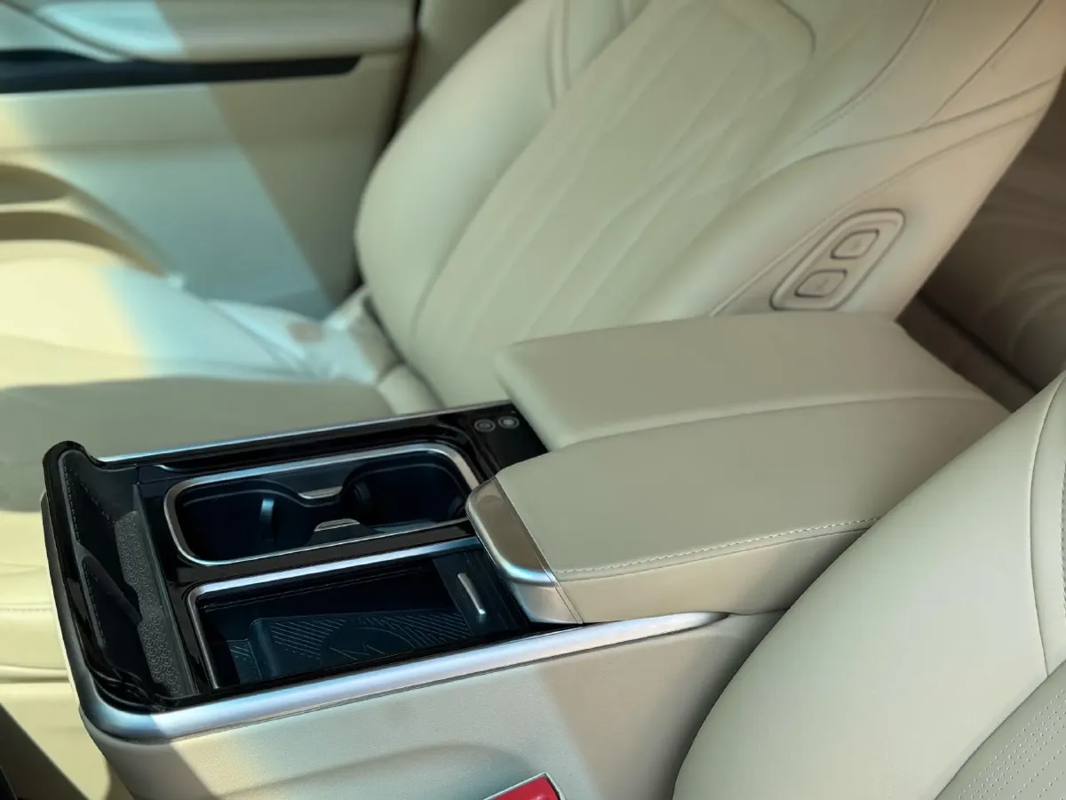 2022 Buick GL8 2.0T 237HP L4 9AT,autocango,china used car exporter,china ev exporter,chinese used car exporter,chinese used ev exporter