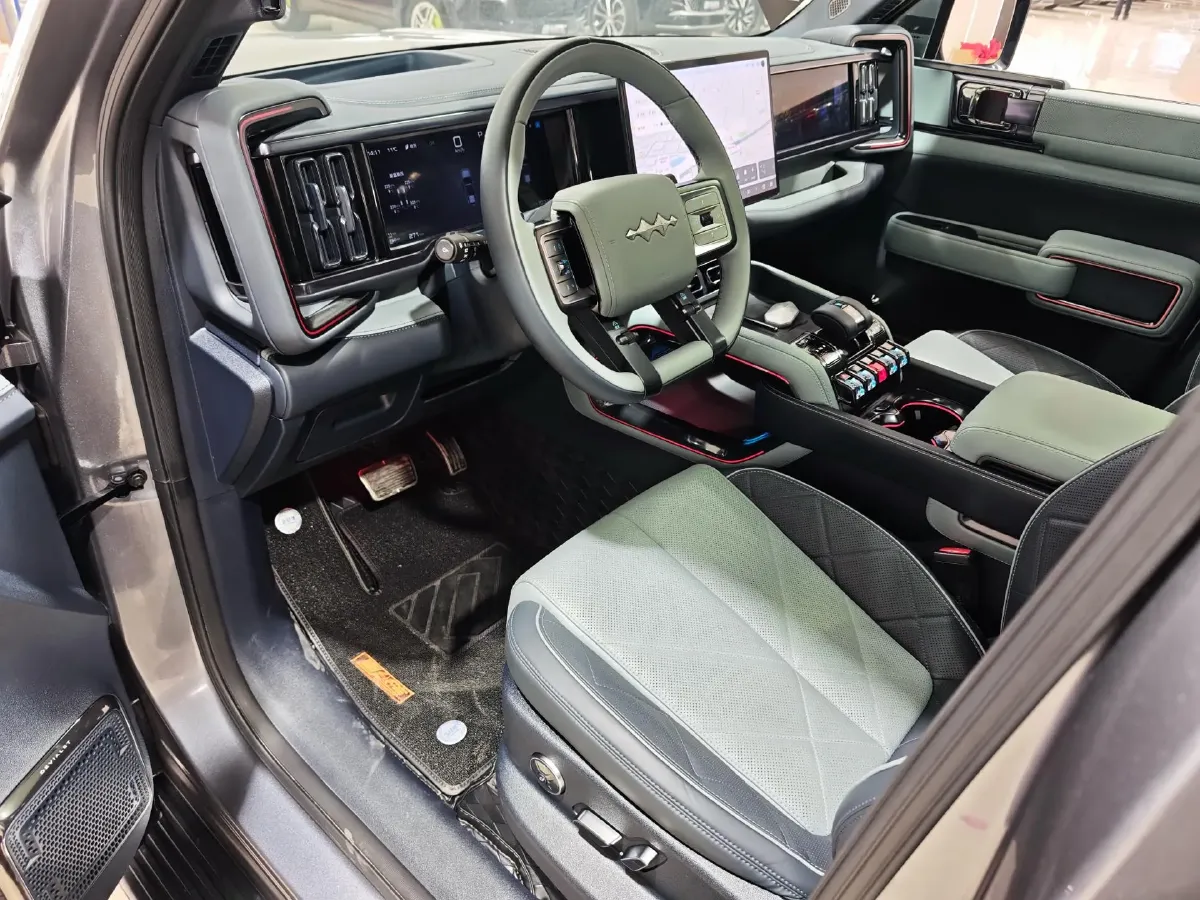 2025 FangChengBao Bao 5 1.5T 194HP L4 E-CVT PHEV 31.8KWH,autocango,china used car exporter,china ev exporter,chinese used car exporter,chinese used ev exporter