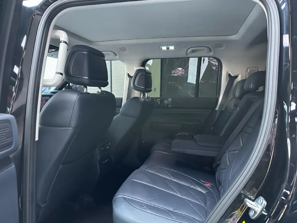 2025 FangChengBao Bao 5 1.5T 194HP L4 E-CVT PHEV 31.8KWH,autocango,china used car exporter,china ev exporter,chinese used car exporter,chinese used ev exporter