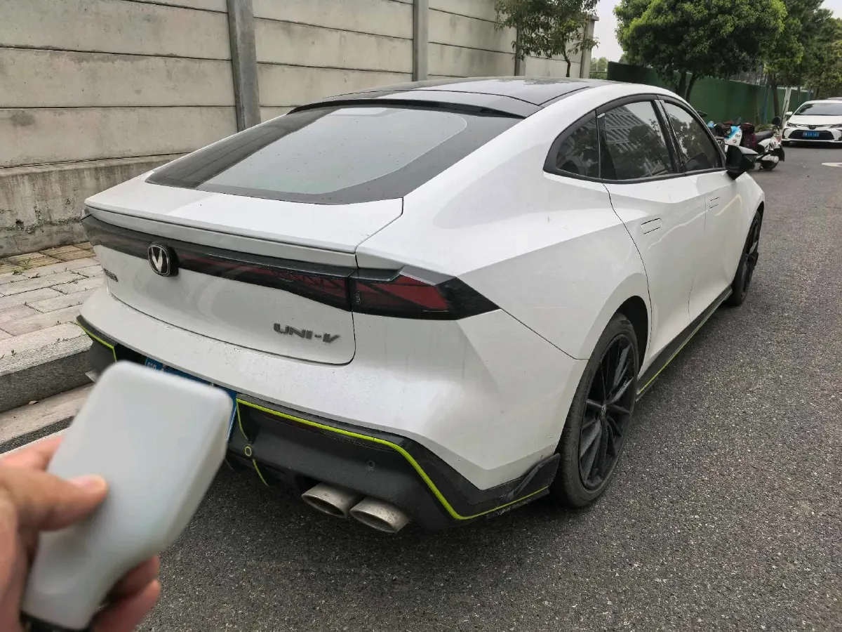 2022 ChangAn UNI-V 1.5T 188HP L4 7DCT,autocango,china used car exporter,china ev exporter,chinese used car exporter,chinese used ev exporter
