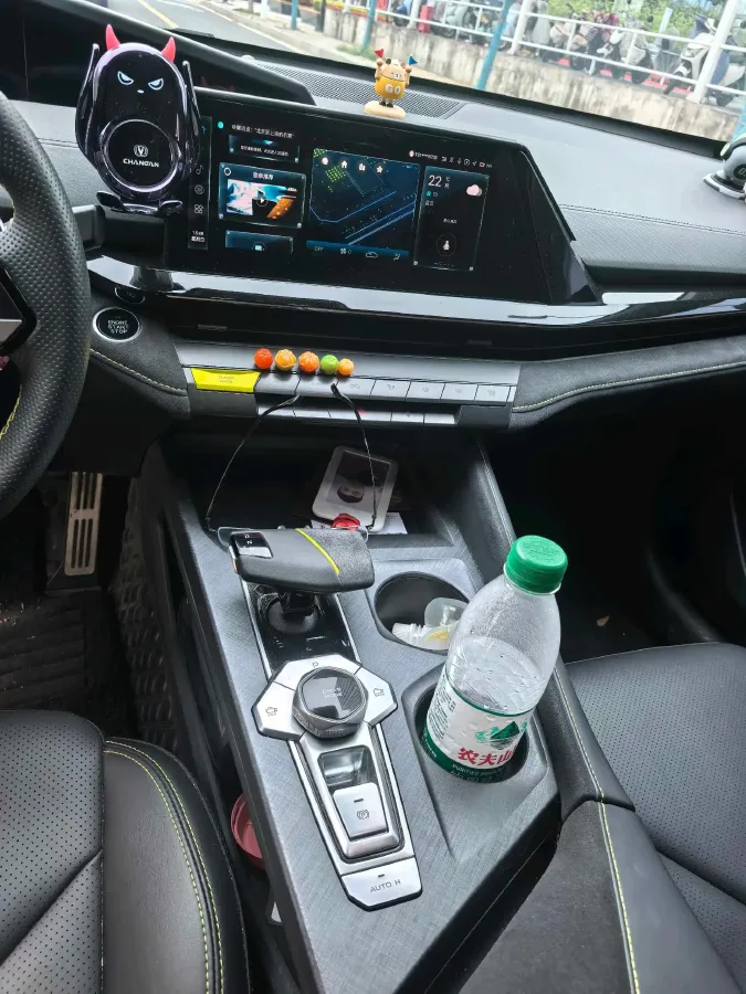 2022 ChangAn UNI-V 1.5T 188HP L4 7DCT,autocango,china used car exporter,china ev exporter,chinese used car exporter,chinese used ev exporter